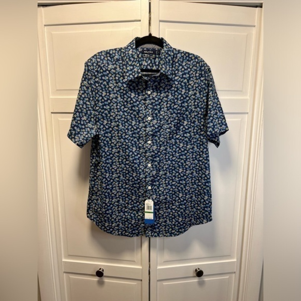 NWT NAUTICA Classic Fit/ Stretch Short Sleeve Button Down Shirt Size Mens Large
